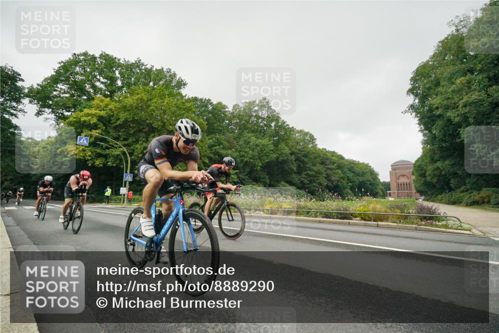 14.09.2025 - Stadtparktriathlon Michael Burmester http://msf.ph/oto/8889290 14.09.2025 09:09:26 Radfahren 337, 349, 354, 361, 376, 379, 398, 451 meine-sportfotos.de