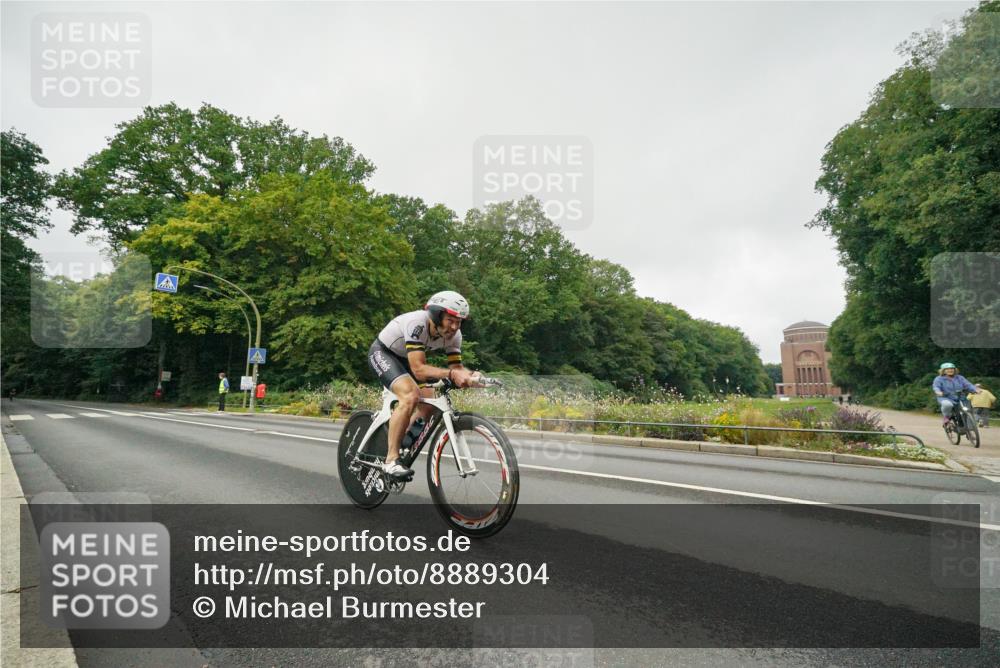 14.09.2025 - Stadtparktriathlon Michael Burmester http://msf.ph/oto/8889304 14.09.2025 09:09:53 Radfahren 406, 432 meine-sportfotos.de