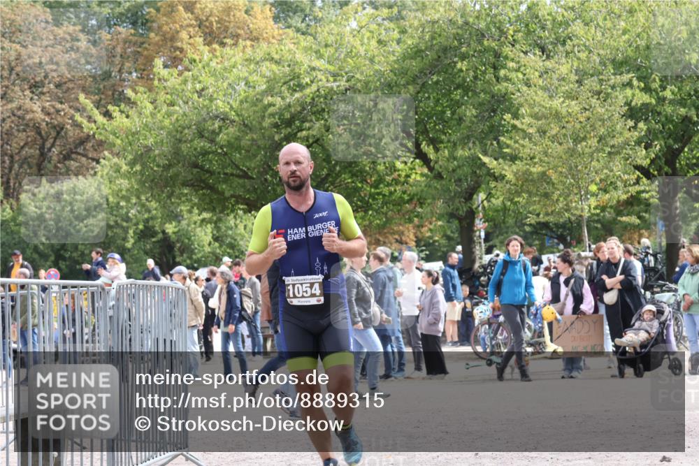 14.09.2025 - Stadtparktriathlon Strokosch-Dieckow http://msf.ph/oto/8889315 14.09.2025 12:40:01 Ziel 936, 939, 1054 meine-sportfotos.de