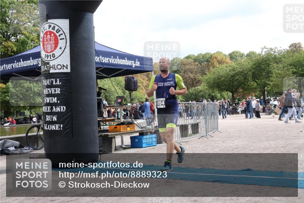 14.09.2025 - Stadtparktriathlon Strokosch-Dieckow http://msf.ph/oto/8889323 14.09.2025 12:40:04 Ziel 936, 1054, 1099 meine-sportfotos.de