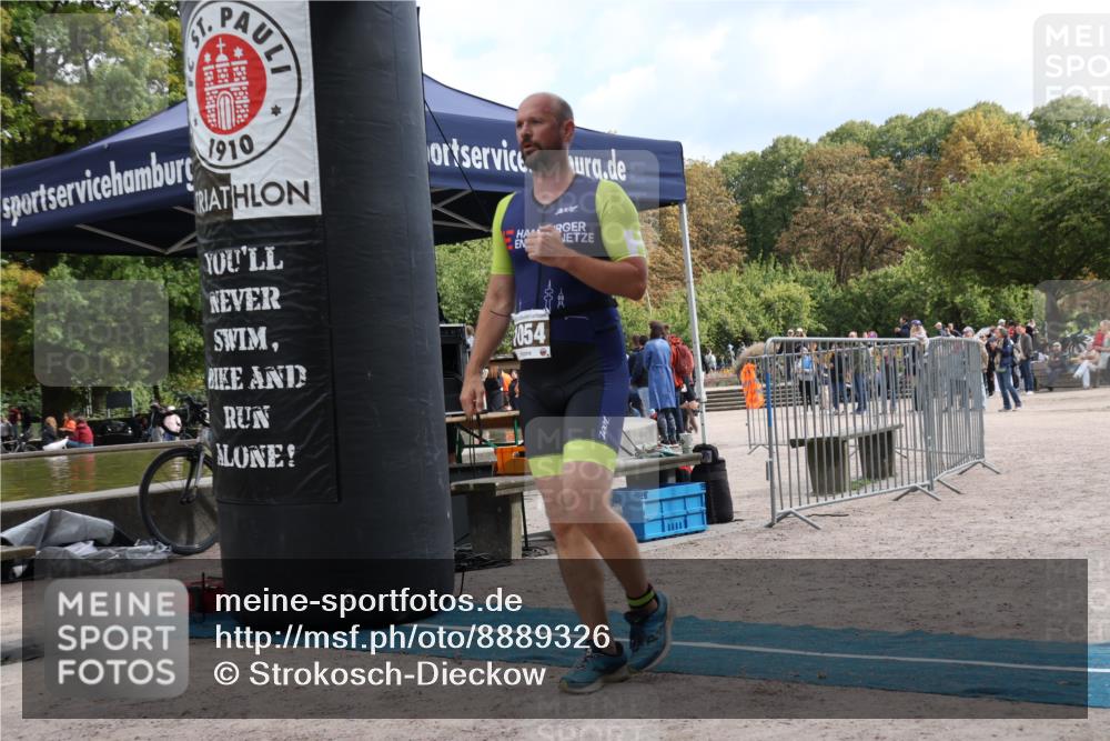14.09.2025 - Stadtparktriathlon Strokosch-Dieckow http://msf.ph/oto/8889326 14.09.2025 12:40:04 Ziel 936, 1054, 1099 meine-sportfotos.de