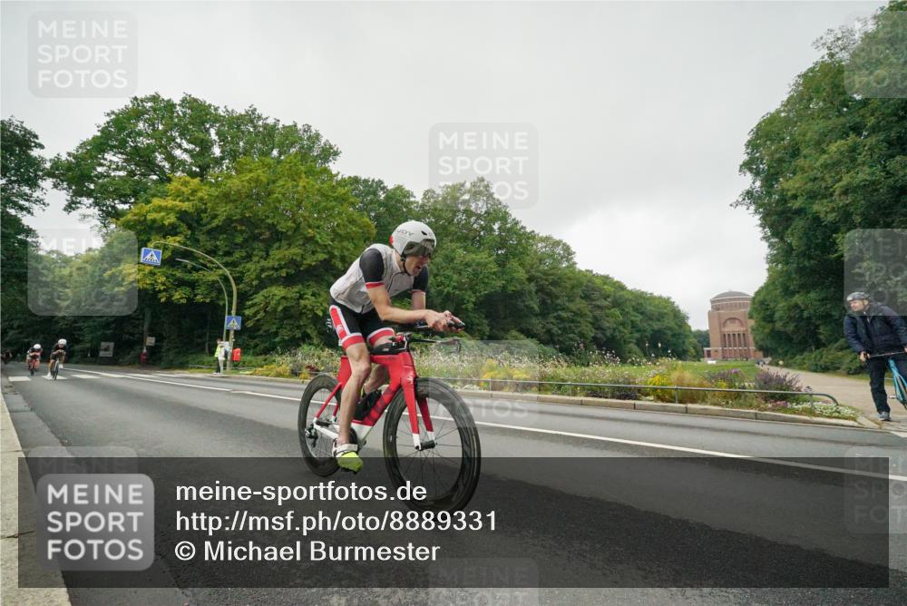 14.09.2025 - Stadtparktriathlon Michael Burmester http://msf.ph/oto/8889331 14.09.2025 09:10:35 Radfahren 303, 325, 367, 369, 372, 395, 420 meine-sportfotos.de