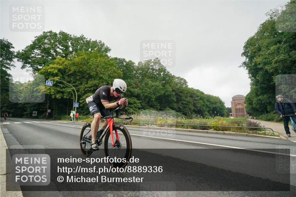 14.09.2025 - Stadtparktriathlon Michael Burmester http://msf.ph/oto/8889336 14.09.2025 09:10:38 Radfahren 303, 319, 325, 367, 369, 372, 395, 420 meine-sportfotos.de