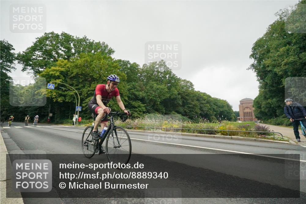 14.09.2025 - Stadtparktriathlon Michael Burmester http://msf.ph/oto/8889340 14.09.2025 09:10:42 Radfahren 303, 319, 322, 325, 367, 369, 395 meine-sportfotos.de