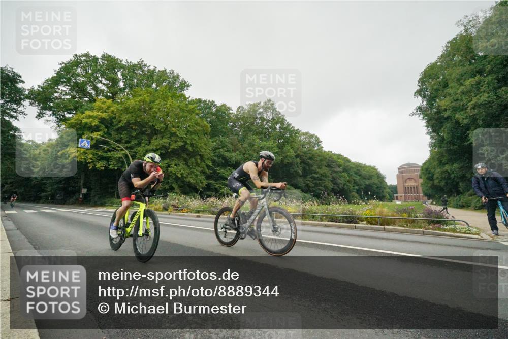 14.09.2025 - Stadtparktriathlon Michael Burmester http://msf.ph/oto/8889344 14.09.2025 09:10:45 Radfahren 319, 322, 367, 369, 382, 395, 421 meine-sportfotos.de