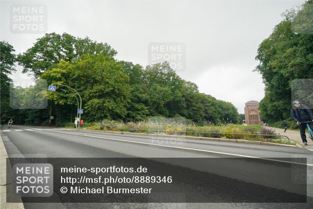 14.09.2025 - Stadtparktriathlon Michael Burmester http://msf.ph/oto/8889346 14.09.2025 09:10:45 Radfahren 319, 322, 367, 369, 382, 395, 421 meine-sportfotos.de