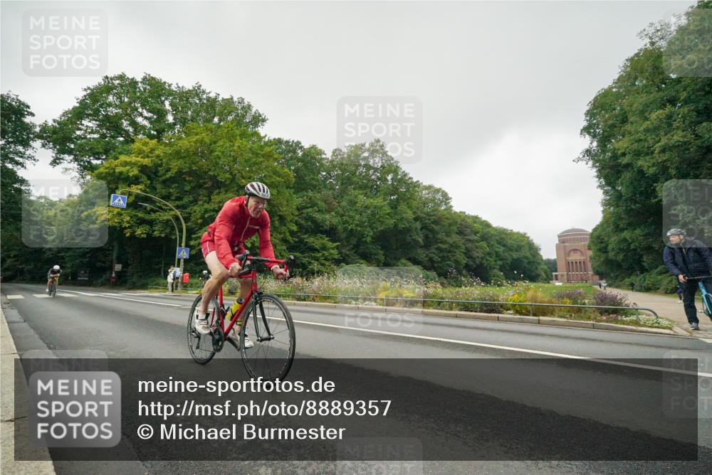 14.09.2025 - Stadtparktriathlon Michael Burmester http://msf.ph/oto/8889357 14.09.2025 09:10:59 Radfahren 302, 351, 355, 360, 415, 435 meine-sportfotos.de