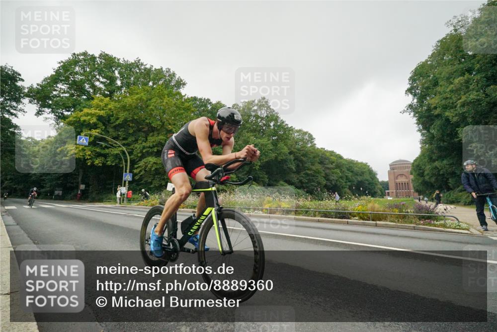14.09.2025 - Stadtparktriathlon Michael Burmester http://msf.ph/oto/8889360 14.09.2025 09:11:06 Radfahren 330, 351, 355, 360, 476 meine-sportfotos.de
