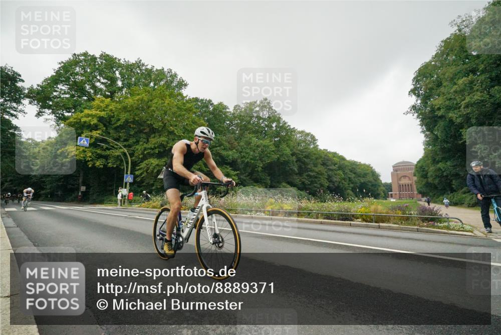14.09.2025 - Stadtparktriathlon Michael Burmester http://msf.ph/oto/8889371 14.09.2025 09:11:17 Radfahren 312, 313, 321, 332, 405, 408, 416, 436, 476 meine-sportfotos.de