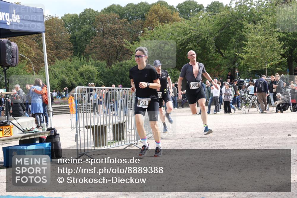 14.09.2025 - Stadtparktriathlon Strokosch-Dieckow http://msf.ph/oto/8889388 14.09.2025 12:40:43 Ziel 929, 1031, 1039 meine-sportfotos.de