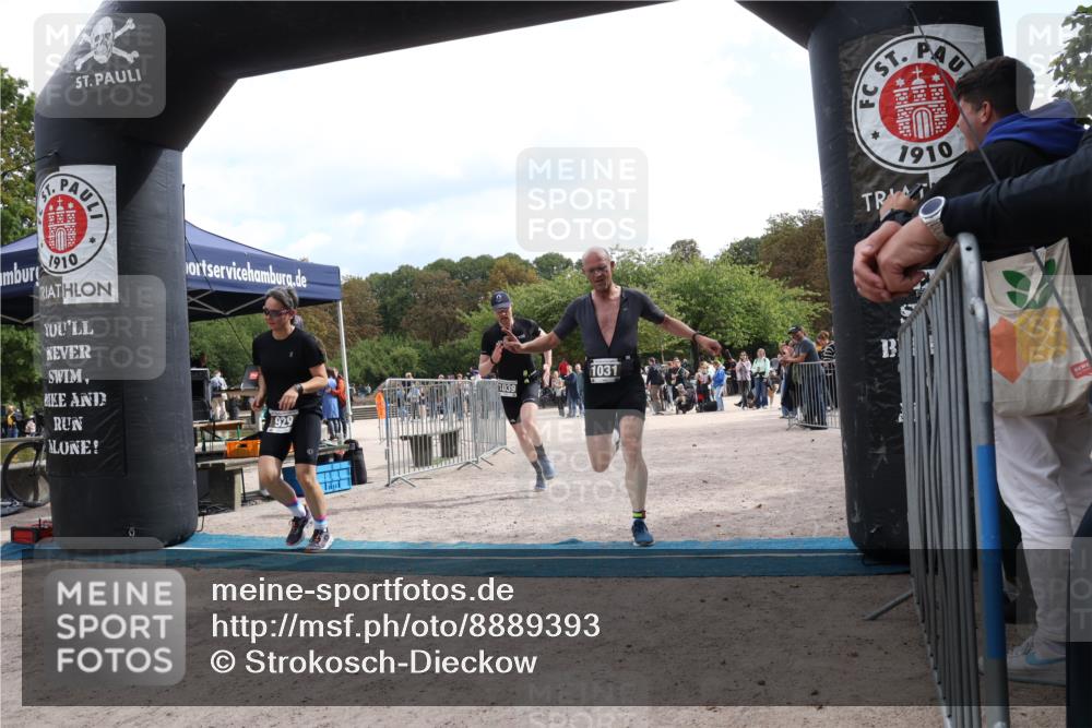 14.09.2025 - Stadtparktriathlon Strokosch-Dieckow http://msf.ph/oto/8889393 14.09.2025 12:40:44 Ziel 929, 1031, 1039 meine-sportfotos.de