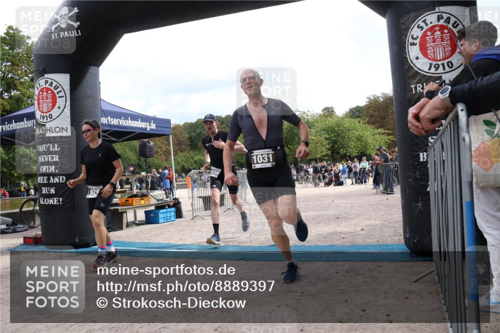 14.09.2025 - Stadtparktriathlon Strokosch-Dieckow http://msf.ph/oto/8889397 14.09.2025 12:40:45 Ziel 929, 1031, 1039 meine-sportfotos.de