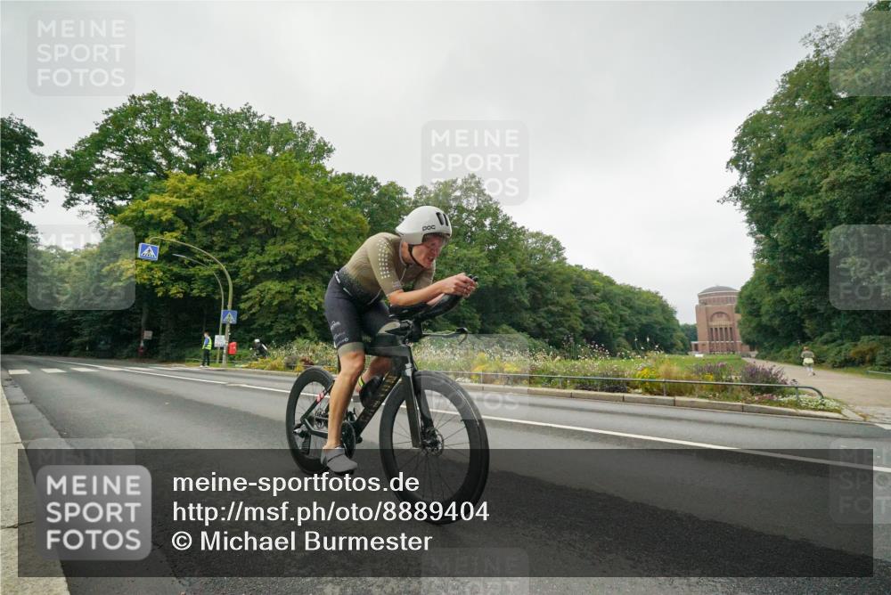 14.09.2025 - Stadtparktriathlon Michael Burmester http://msf.ph/oto/8889404 14.09.2025 09:11:51 Radfahren 331, 335, 338, 394 meine-sportfotos.de