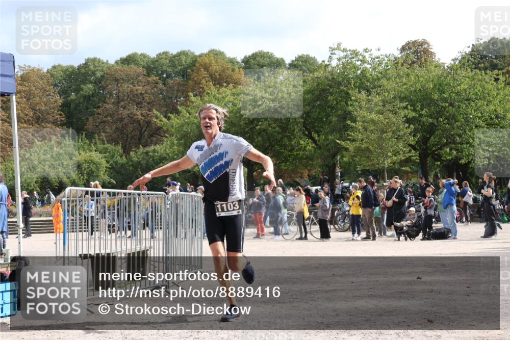 14.09.2025 - Stadtparktriathlon Strokosch-Dieckow http://msf.ph/oto/8889416 14.09.2025 12:41:54 Ziel 1103 meine-sportfotos.de