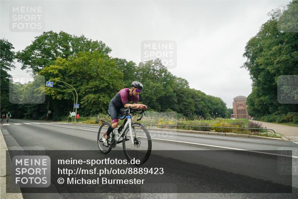14.09.2025 - Stadtparktriathlon Michael Burmester http://msf.ph/oto/8889423 14.09.2025 09:12:45 Radfahren 320, 334, 356, 422 meine-sportfotos.de