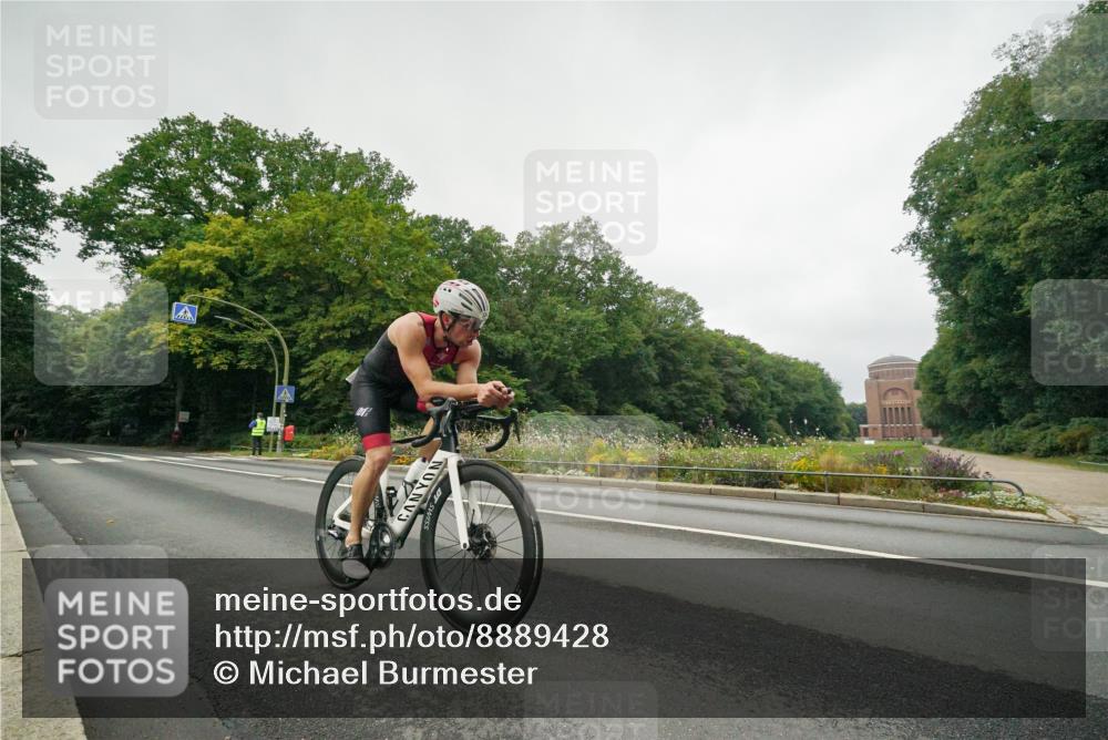 14.09.2025 - Stadtparktriathlon Michael Burmester http://msf.ph/oto/8889428 14.09.2025 09:12:49 Radfahren 320, 334, 356, 422 meine-sportfotos.de