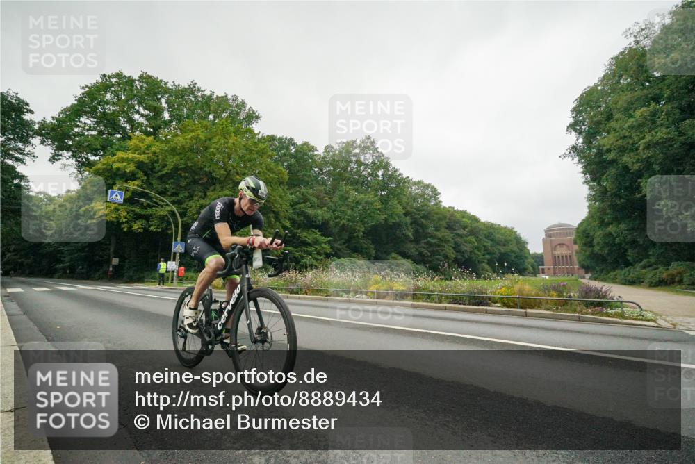 14.09.2025 - Stadtparktriathlon Michael Burmester http://msf.ph/oto/8889434 14.09.2025 09:13:02 Radfahren 306, 314, 358, 397 meine-sportfotos.de
