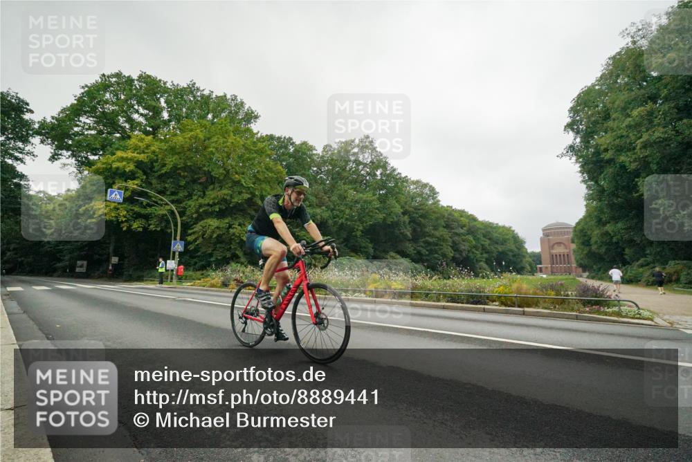 14.09.2025 - Stadtparktriathlon Michael Burmester http://msf.ph/oto/8889441 14.09.2025 09:13:24 Radfahren 304, 327, 359 meine-sportfotos.de