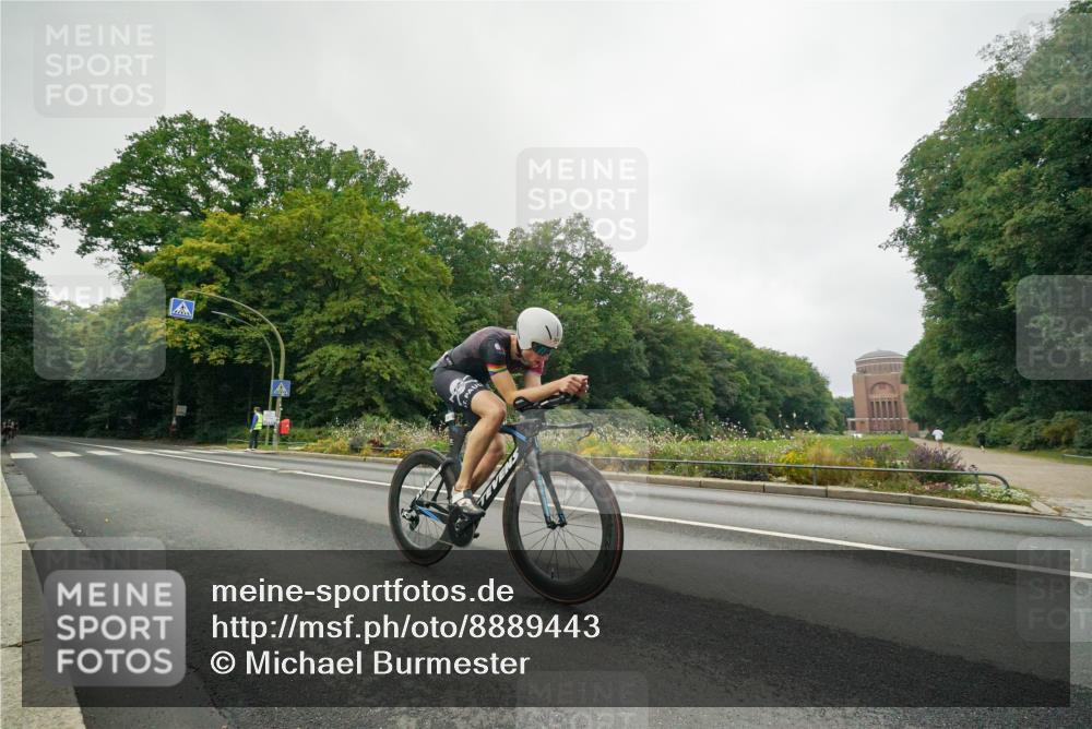 14.09.2025 - Stadtparktriathlon Michael Burmester http://msf.ph/oto/8889443 14.09.2025 09:13:33 Radfahren 304, 346, 386, 425 meine-sportfotos.de