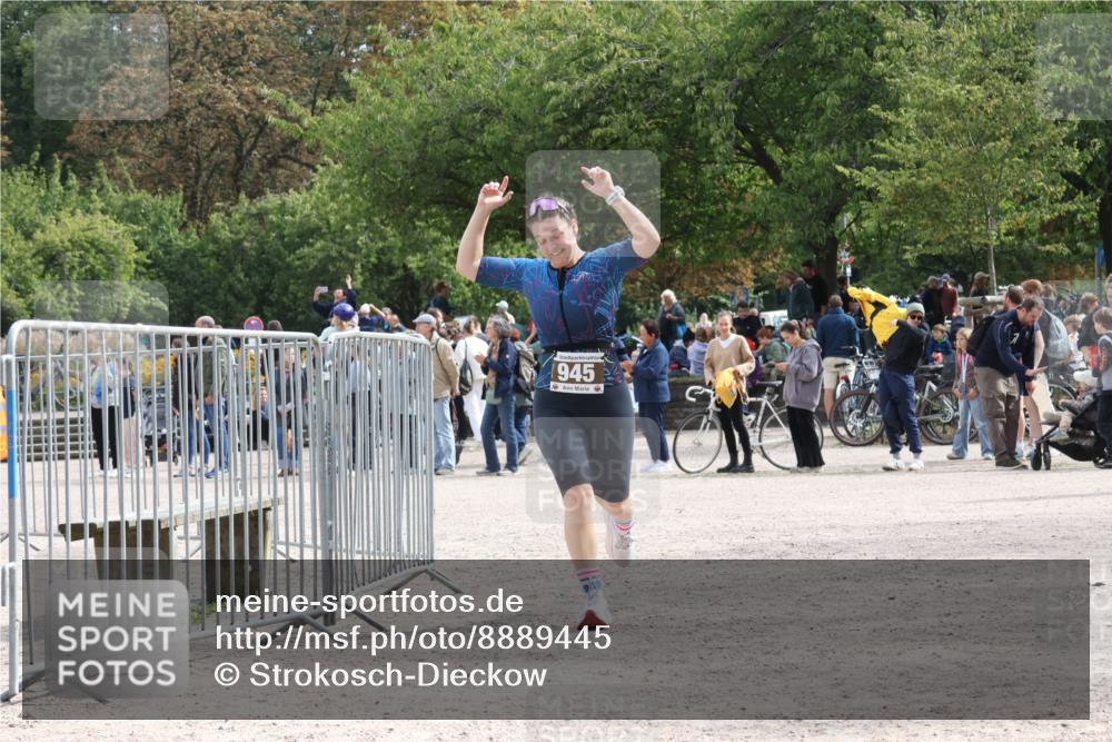 14.09.2025 - Stadtparktriathlon Strokosch-Dieckow http://msf.ph/oto/8889445 14.09.2025 12:42:37 Ziel 945 meine-sportfotos.de