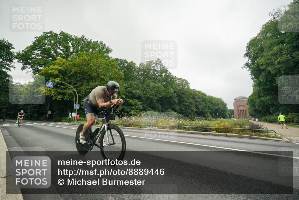 14.09.2025 - Stadtparktriathlon Michael Burmester http://msf.ph/oto/8889446 14.09.2025 09:13:38 Radfahren 304, 324, 346, 386, 425 meine-sportfotos.de