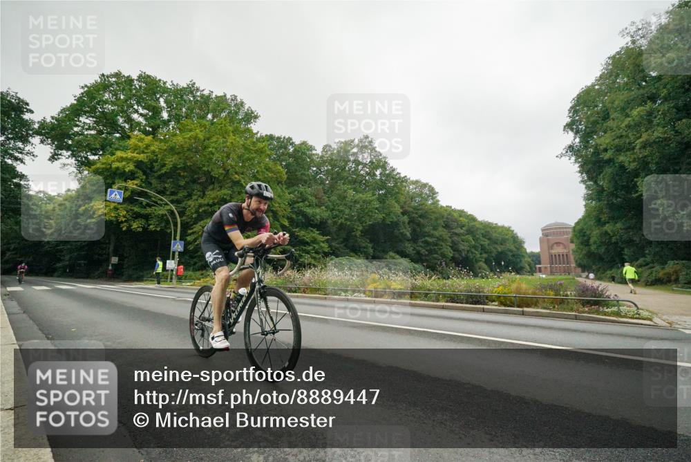 14.09.2025 - Stadtparktriathlon Michael Burmester http://msf.ph/oto/8889447 14.09.2025 09:13:40 Radfahren 324, 346, 386, 425 meine-sportfotos.de