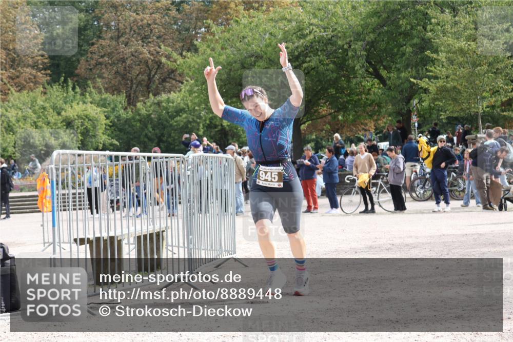 14.09.2025 - Stadtparktriathlon Strokosch-Dieckow http://msf.ph/oto/8889448 14.09.2025 12:42:38 Ziel 945 meine-sportfotos.de