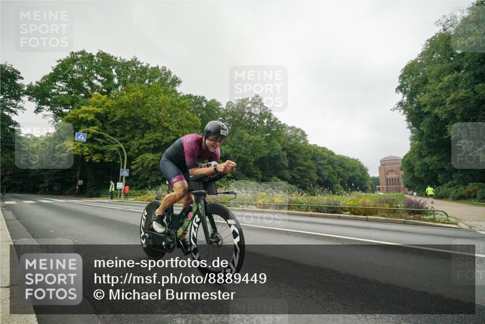 14.09.2025 - Stadtparktriathlon Michael Burmester http://msf.ph/oto/8889449 14.09.2025 09:13:42 Radfahren 324, 346, 386, 425 meine-sportfotos.de