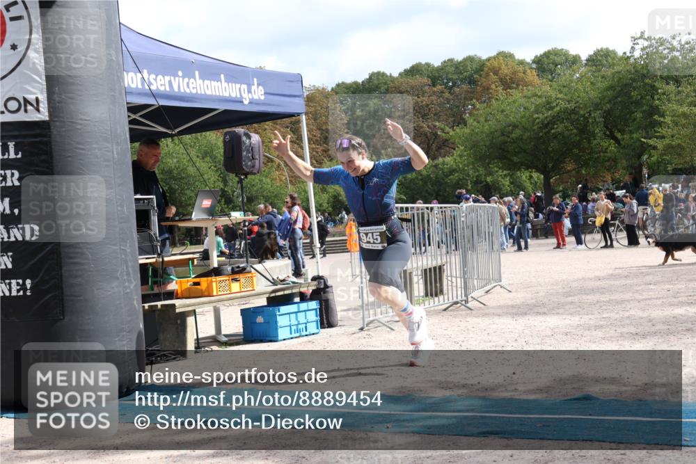 14.09.2025 - Stadtparktriathlon Strokosch-Dieckow http://msf.ph/oto/8889454 14.09.2025 12:42:39 Ziel 945 meine-sportfotos.de