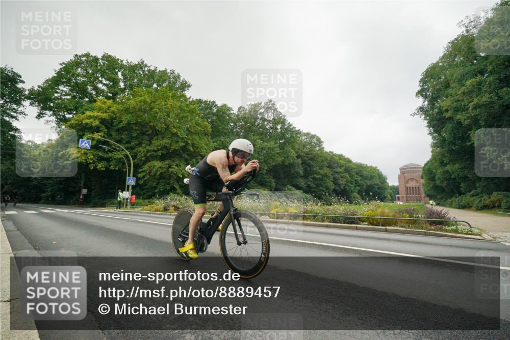 14.09.2025 - Stadtparktriathlon Michael Burmester http://msf.ph/oto/8889457 14.09.2025 09:14:00 Radfahren 333, 366, 368, 419 meine-sportfotos.de
