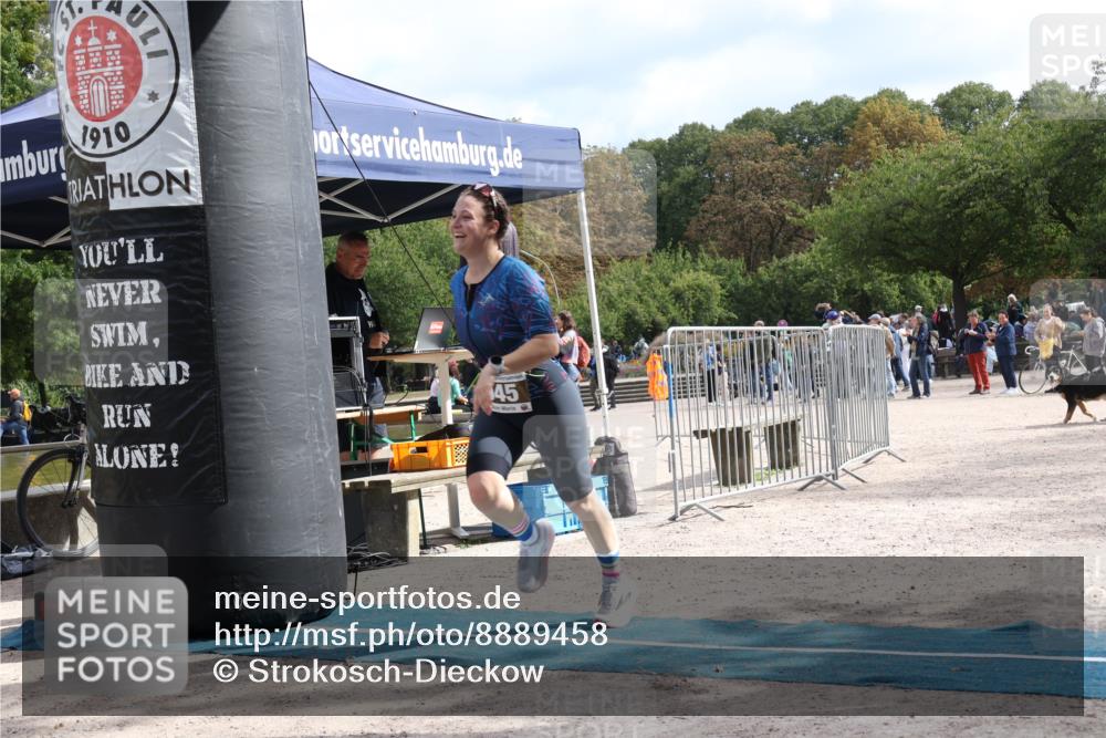 14.09.2025 - Stadtparktriathlon Strokosch-Dieckow http://msf.ph/oto/8889458 14.09.2025 12:42:39 Ziel 945 meine-sportfotos.de