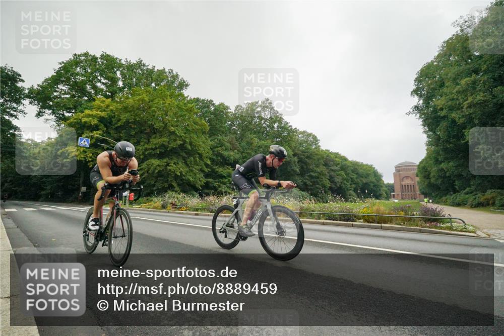 14.09.2025 - Stadtparktriathlon Michael Burmester http://msf.ph/oto/8889459 14.09.2025 09:14:04 Radfahren 333, 366, 368, 419 meine-sportfotos.de