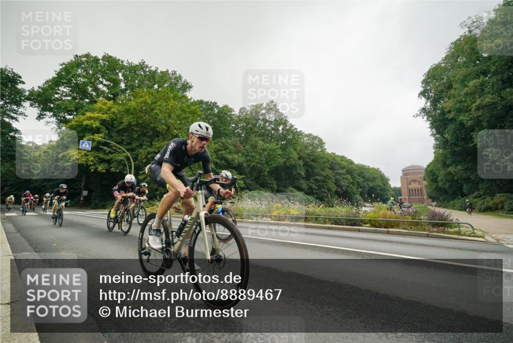 14.09.2025 - Stadtparktriathlon Michael Burmester http://msf.ph/oto/8889467 14.09.2025 09:14:33 Radfahren 301, 318, 326, 340, 345, 347, 363, 370, 371, 373, 377, 380, 381, 389, 401, 404 meine-sportfotos.de
