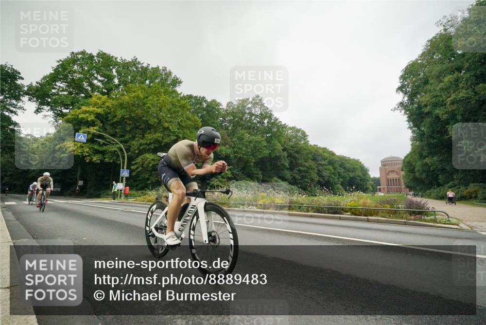 14.09.2025 - Stadtparktriathlon Michael Burmester http://msf.ph/oto/8889483 14.09.2025 09:14:49 Radfahren 339, 342, 393, 473 meine-sportfotos.de
