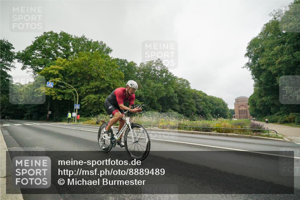 14.09.2025 - Stadtparktriathlon Michael Burmester http://msf.ph/oto/8889489 14.09.2025 09:14:56 Radfahren 353, 383, 393, 400, 473 meine-sportfotos.de
