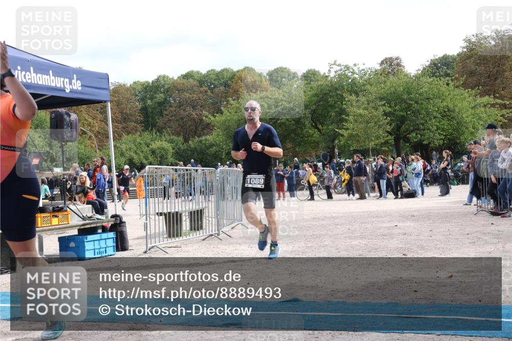 14.09.2025 - Stadtparktriathlon Strokosch-Dieckow http://msf.ph/oto/8889493 14.09.2025 12:43:01 Ziel 986, 1087, 1089 meine-sportfotos.de