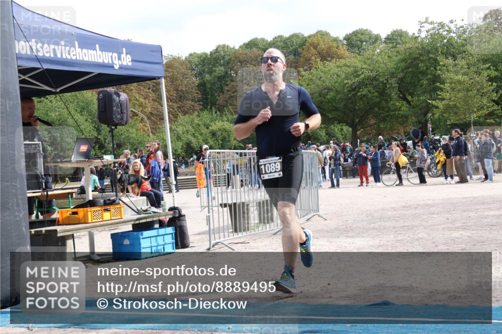 14.09.2025 - Stadtparktriathlon Strokosch-Dieckow http://msf.ph/oto/8889495 14.09.2025 12:43:01 Ziel 986, 1087, 1089 meine-sportfotos.de