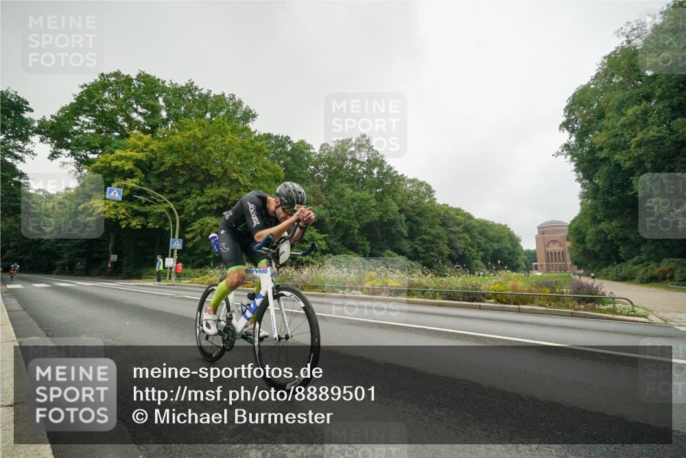 14.09.2025 - Stadtparktriathlon Michael Burmester http://msf.ph/oto/8889501 14.09.2025 09:15:08 Radfahren 352, 362, 365, 375, 383, 400, 430 meine-sportfotos.de
