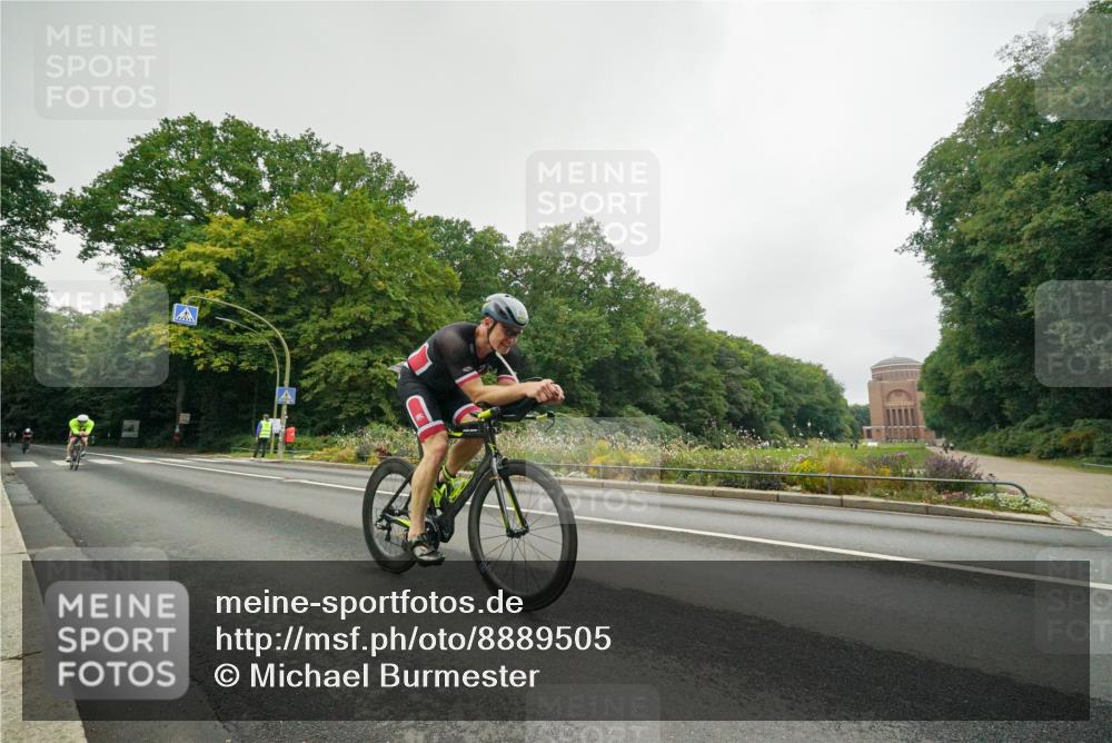 14.09.2025 - Stadtparktriathlon Michael Burmester http://msf.ph/oto/8889505 14.09.2025 09:15:16 Radfahren 323, 352, 375, 410, 430 meine-sportfotos.de