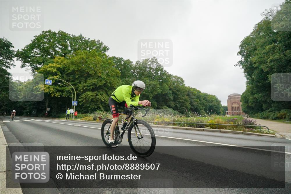 14.09.2025 - Stadtparktriathlon Michael Burmester http://msf.ph/oto/8889507 14.09.2025 09:15:18 Radfahren 323, 341, 352, 375, 410 meine-sportfotos.de