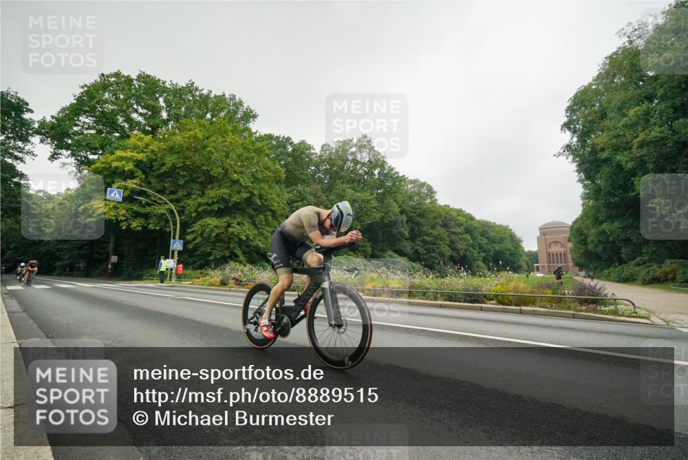14.09.2025 - Stadtparktriathlon Michael Burmester http://msf.ph/oto/8889515 14.09.2025 09:15:27 Radfahren 341, 349, 379, 392, 410, 418 meine-sportfotos.de