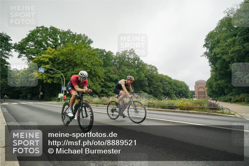 14.09.2025 - Stadtparktriathlon Michael Burmester http://msf.ph/oto/8889521 14.09.2025 09:15:34 Radfahren 315, 337, 349, 354, 379, 392, 418, 437, 451, 487 meine-sportfotos.de