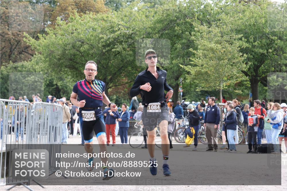 14.09.2025 - Stadtparktriathlon Strokosch-Dieckow http://msf.ph/oto/8889525 14.09.2025 12:43:21 Ziel 1084, 1086 meine-sportfotos.de