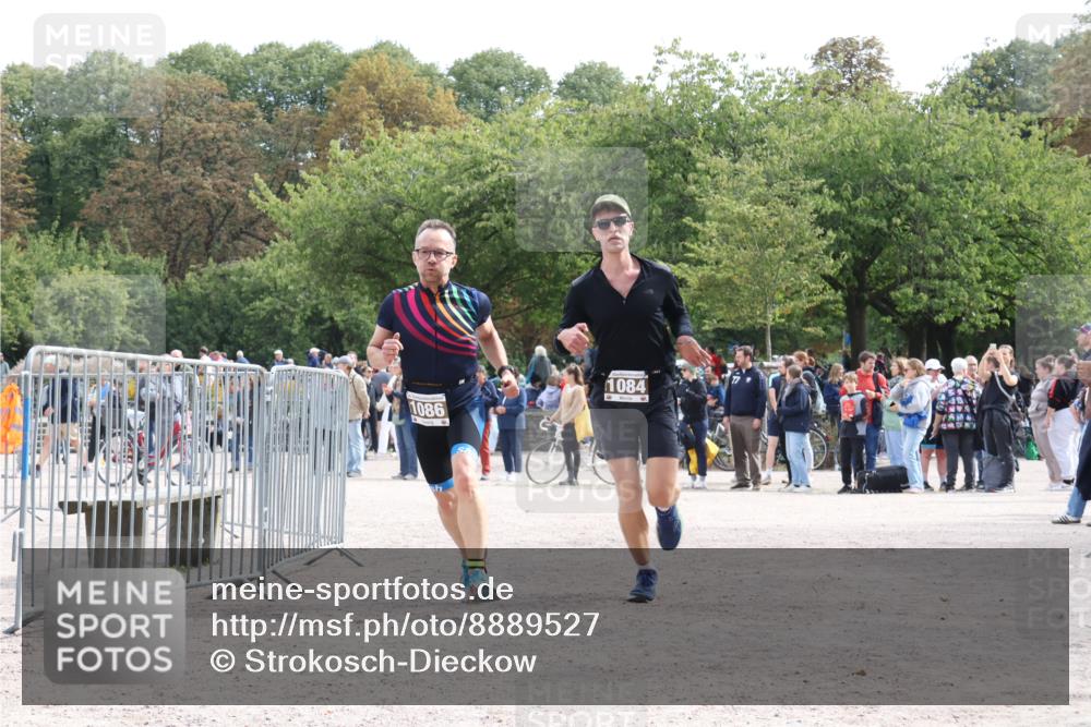 14.09.2025 - Stadtparktriathlon Strokosch-Dieckow http://msf.ph/oto/8889527 14.09.2025 12:43:21 Ziel 1084, 1086 meine-sportfotos.de