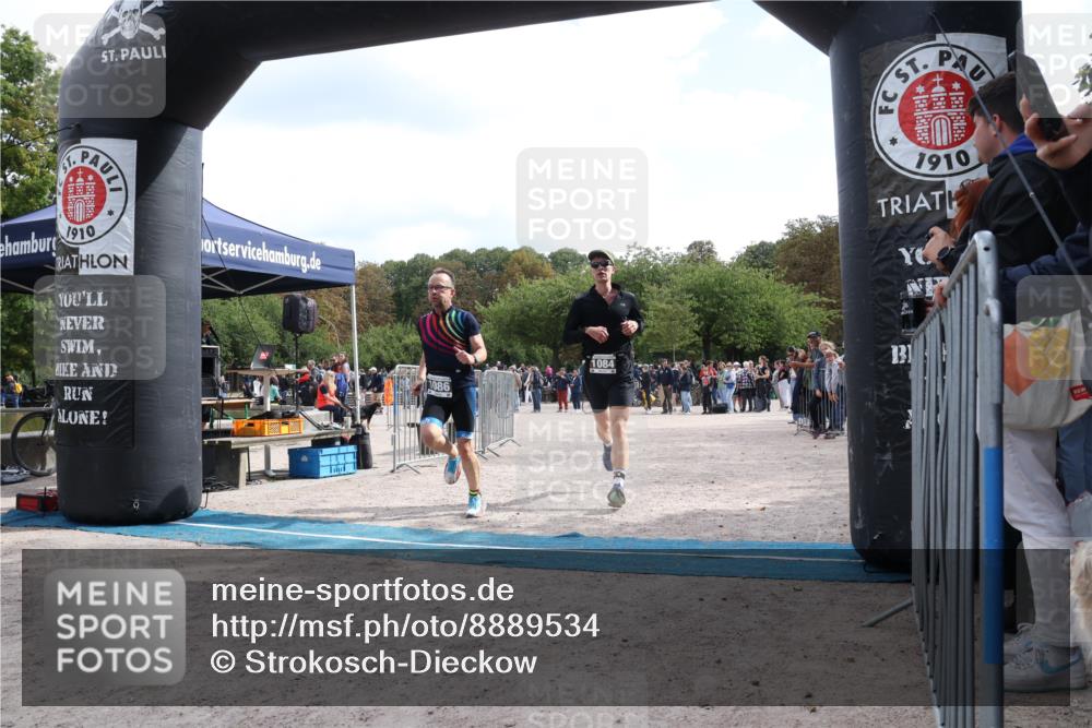 14.09.2025 - Stadtparktriathlon Strokosch-Dieckow http://msf.ph/oto/8889534 14.09.2025 12:43:22 Ziel 1084, 1086 meine-sportfotos.de