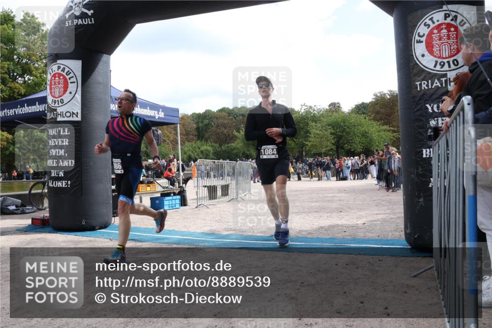14.09.2025 - Stadtparktriathlon Strokosch-Dieckow http://msf.ph/oto/8889539 14.09.2025 12:43:23 Ziel 1084, 1086 meine-sportfotos.de