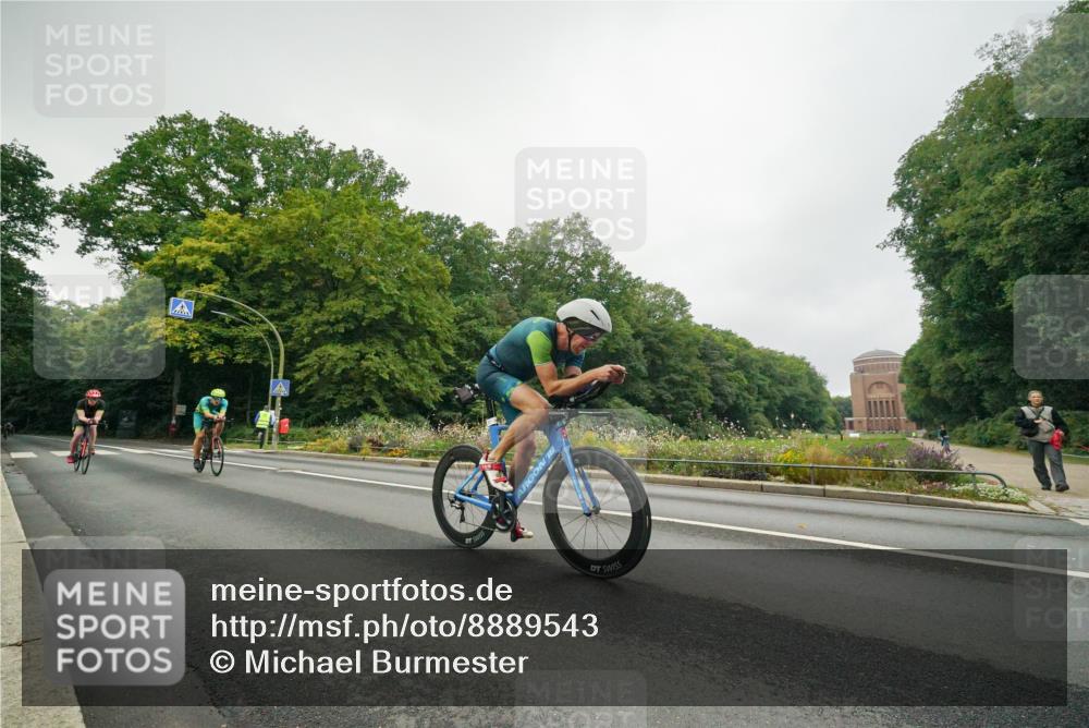 14.09.2025 - Stadtparktriathlon Michael Burmester http://msf.ph/oto/8889543 14.09.2025 09:16:05 Radfahren 311, 348, 357, 413, 414, 432, 434, 488 meine-sportfotos.de