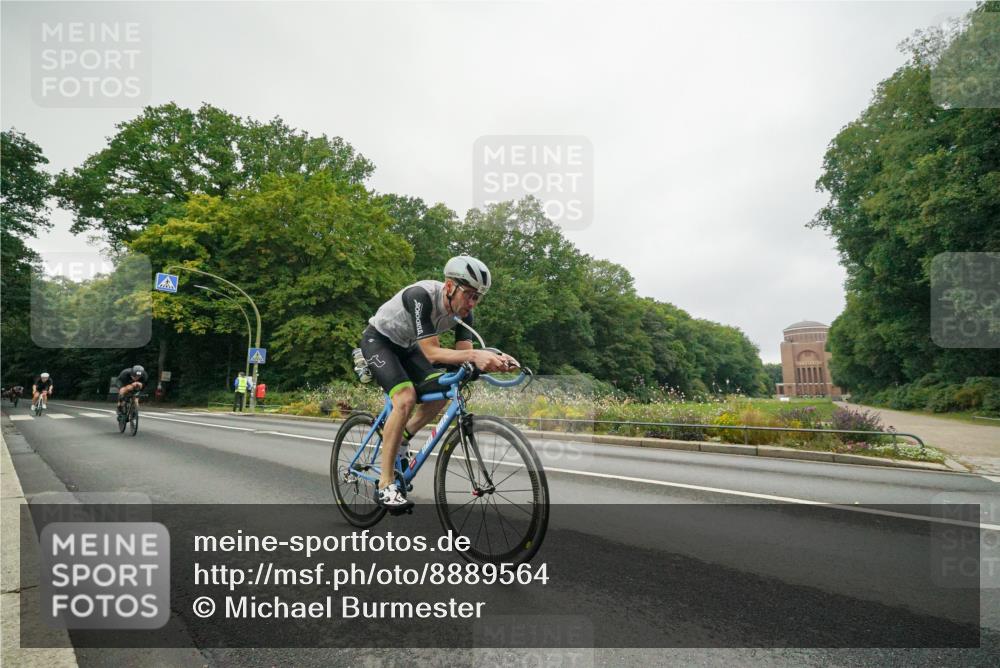 14.09.2025 - Stadtparktriathlon Michael Burmester http://msf.ph/oto/8889564 14.09.2025 09:16:38 Radfahren 330, 336, 351, 355, 367, 372, 399, 435, 460, 462, 501 meine-sportfotos.de