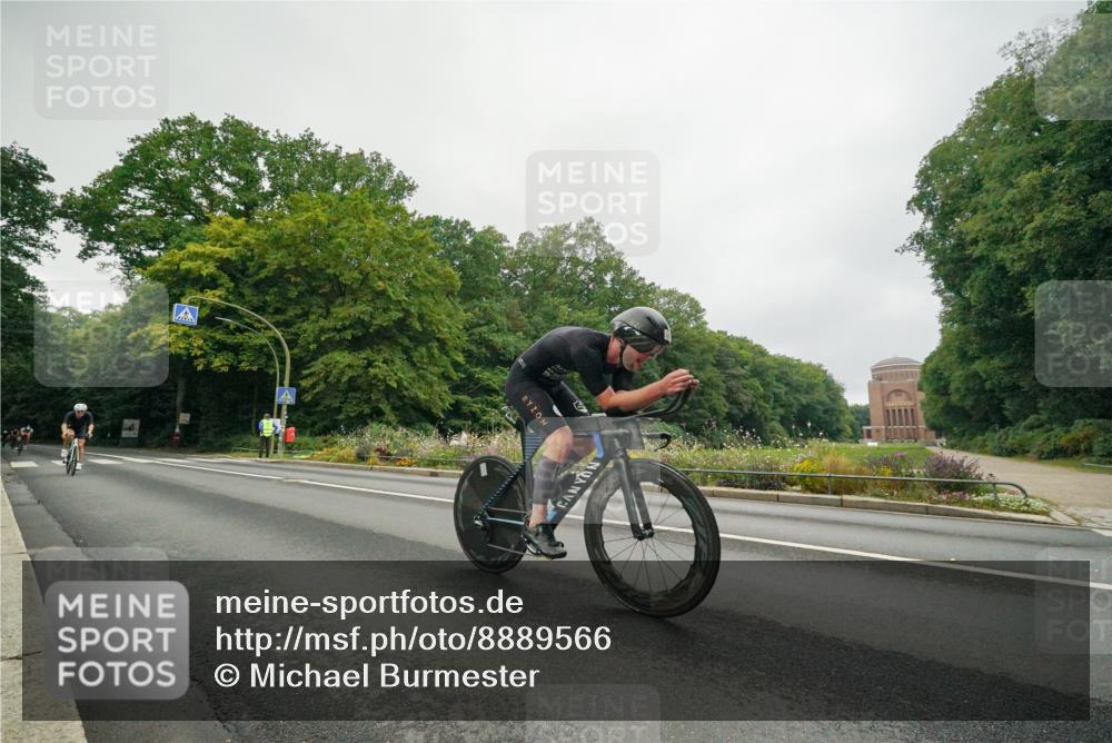 14.09.2025 - Stadtparktriathlon Michael Burmester http://msf.ph/oto/8889566 14.09.2025 09:16:39 Radfahren 330, 336, 351, 355, 367, 372, 399, 435, 460, 462, 501 meine-sportfotos.de