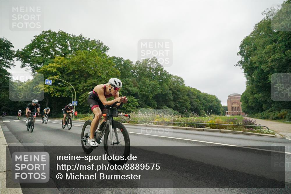 14.09.2025 - Stadtparktriathlon Michael Burmester http://msf.ph/oto/8889575 14.09.2025 09:16:45 Radfahren 303, 336, 351, 372, 399, 435, 453, 457, 460, 462, 501 meine-sportfotos.de
